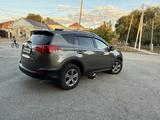 Toyota RAV4 2015 года за 9 000 000 тг. в Актобе – фото 4