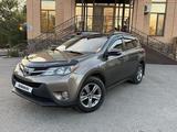 Toyota RAV4 2015 года за 9 000 000 тг. в Актобе – фото 2