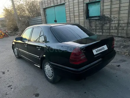 Mercedes-Benz C 200 1995 года за 1 400 000 тг. в Караганда – фото 4