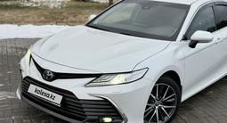 Toyota Camry 2021 года за 17 300 000 тг. в Алматы – фото 4