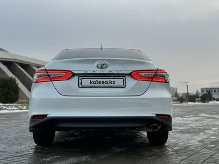 Toyota Camry 2021 года за 17 300 000 тг. в Алматы – фото 9