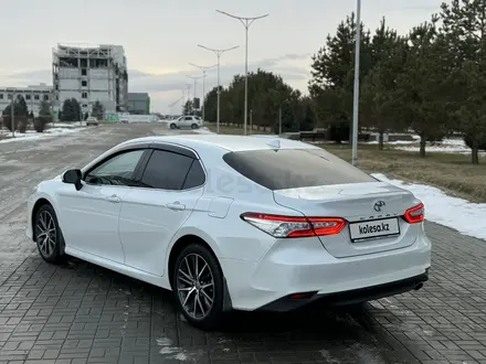 Toyota Camry 2021 года за 17 300 000 тг. в Алматы – фото 8