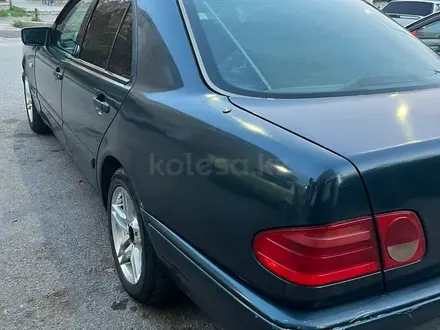 Mercedes-Benz E 320 1999 года за 3 000 000 тг. в Шымкент – фото 4