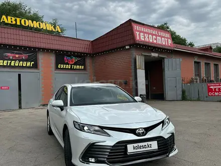 Toyota Camry 2023 года за 17 500 000 тг. в Алматы – фото 2