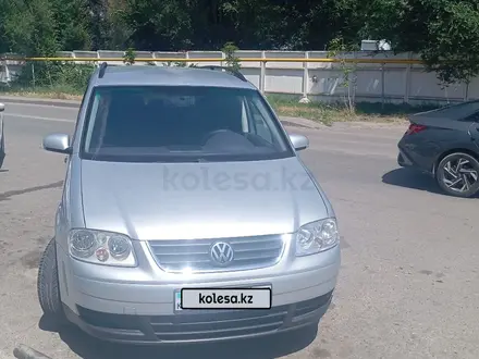 Volkswagen Touran 2003 года за 2 500 000 тг. в Алматы – фото 2