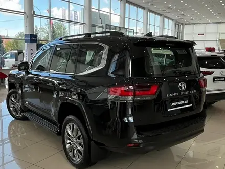 Toyota Land Cruiser Luxe 2025 года за 70 890 000 тг. в Астана – фото 4