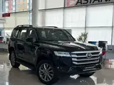 Toyota Land Cruiser Luxe 2025 года за 68 590 000 тг. в Астана
