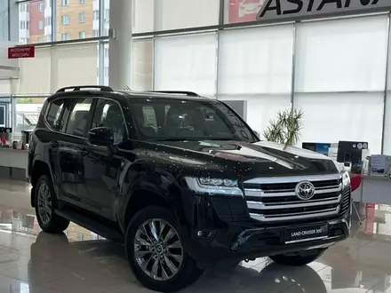 Toyota Land Cruiser Luxe 2024 года за 58 090 000 тг. в Астана