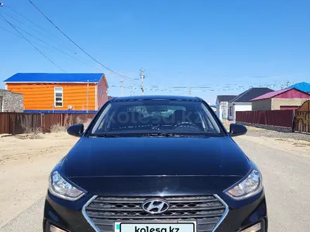 Hyundai Accent 2018 года за 7 600 000 тг. в Атырау