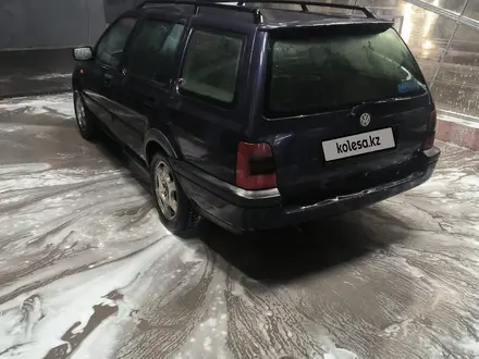 Volkswagen Golf 1995 года за 1 100 000 тг. в Алматы – фото 2