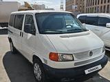 Volkswagen Eurovan 2001 года за 5 700 000 тг. в Астана