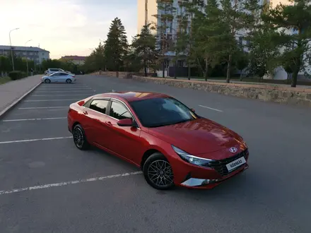 Hyundai Elantra 2021 года за 10 300 000 тг. в Караганда – фото 3