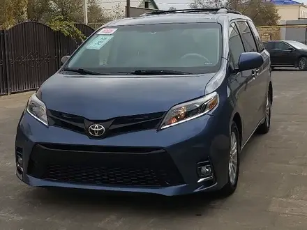 Toyota Sienna 2014 года за 7 500 000 тг. в Жанаозен