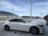 Lexus ES 250 2019 года за 17 800 000 тг. в Атырау – фото 3