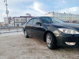 Toyota Camry 2004 года за 4 200 000 тг. в Актобе – фото 2