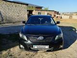 Toyota Camry 2011 года за 7 000 000 тг. в Актобе – фото 2