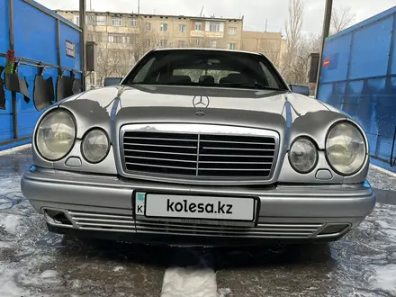 Mercedes-Benz E 320 1996 года за 2 450 000 тг. в Тараз – фото 2