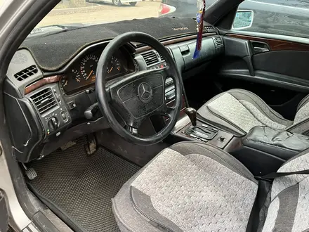 Mercedes-Benz E 320 1996 года за 2 450 000 тг. в Тараз – фото 32