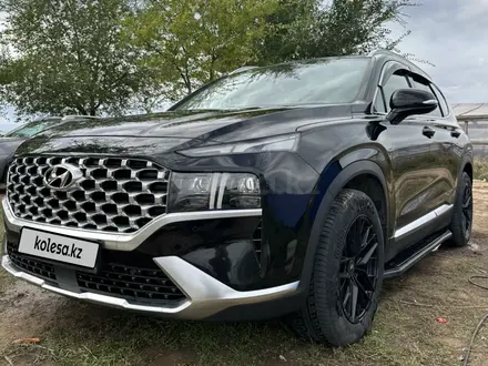 Hyundai Santa Fe 2022 года за 16 500 000 тг. в Уральск – фото 3