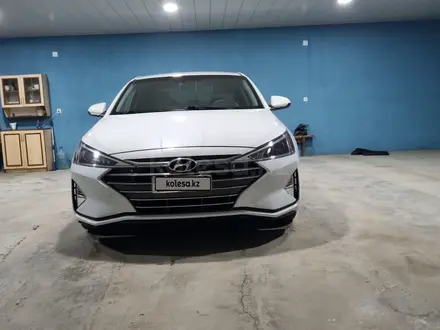 Hyundai Elantra 2019 года за 3 842 000 тг. в Уральск – фото 5