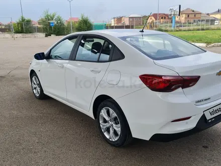 Chevrolet Onix 2022 года за 5 350 000 тг. в Караганда – фото 9