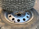 Шипованные шины с дисками за 60 000 тг. в Узынагаш – фото 3