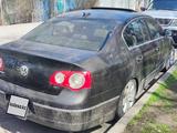 Volkswagen Passat 2005 года за 1 800 000 тг. в Алматы – фото 2