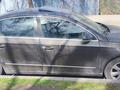 Volkswagen Passat 2005 года за 1 800 000 тг. в Алматы – фото 3