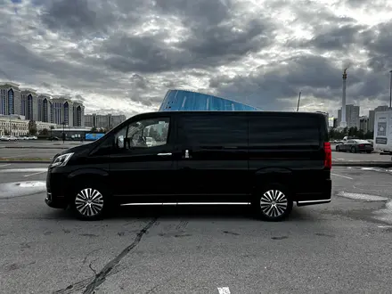 Toyota Granvia 2022 года за 41 500 000 тг. в Астана – фото 5