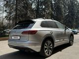 Volkswagen Touareg 2018 года за 25 700 000 тг. в Алматы