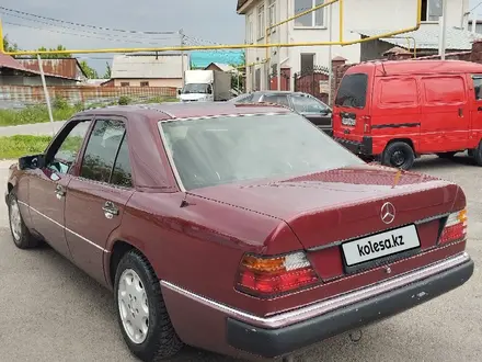 Mercedes-Benz E 260 1993 года за 1 300 000 тг. в Алматы – фото 3