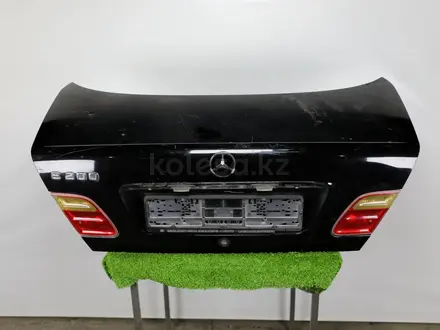 Крышка багажника (капот задний, дверь 5) на Мерседес 210 за 35 000 тг. в Алматы