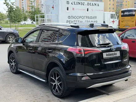 Toyota RAV4 2018 года за 8 850 000 тг. в Астана – фото 3