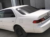 Toyota Camry 2000 года за 3 300 000 тг. в Шолаккорган – фото 2