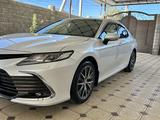 Toyota Camry 2023 года за 17 200 000 тг. в Шымкент