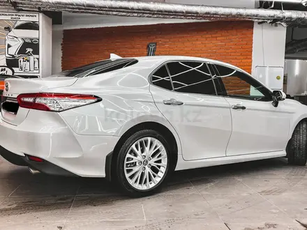 Toyota Camry 2019 года за 18 000 000 тг. в Алматы – фото 4