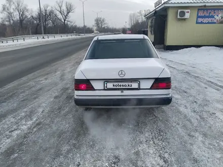 Mercedes-Benz E 230 1990 года за 1 200 000 тг. в Семей – фото 3