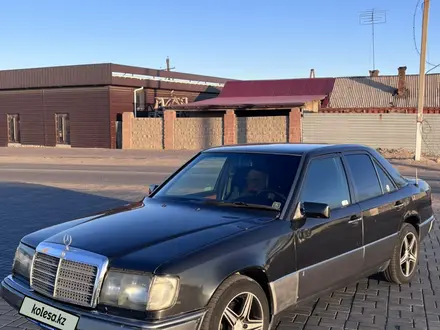 Mercedes-Benz E 280 1992 года за 1 400 000 тг. в Караганда – фото 2