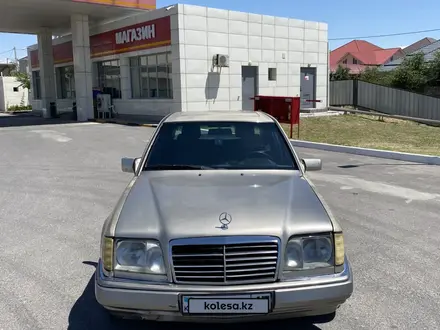 Mercedes-Benz E 200 1993 года за 1 250 000 тг. в Шымкент