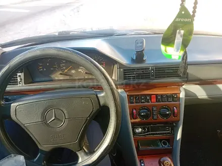 Mercedes-Benz E 300 1992 года за 1 800 000 тг. в Караганда – фото 2