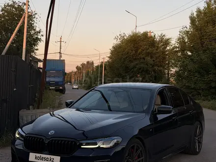 BMW 550 2022 года за 40 000 000 тг. в Алматы – фото 3