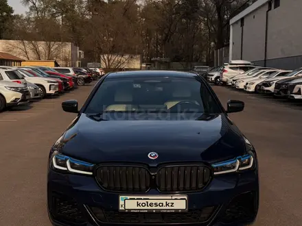 BMW 550 2022 года за 40 000 000 тг. в Алматы – фото 2