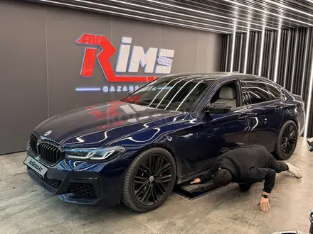 BMW 550 2022 года за 40 000 000 тг. в Алматы – фото 10