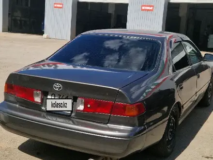 Toyota Camry 1999 года за 2 200 000 тг. в Актобе – фото 2