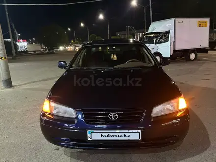 Toyota Camry 1998 года за 3 300 000 тг. в Алматы – фото 6