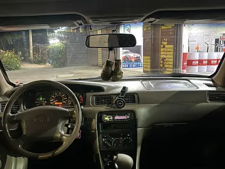 Toyota Camry 1998 года за 3 300 000 тг. в Алматы – фото 7