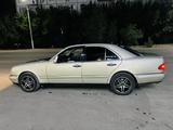 Mercedes-Benz E 240 1999 года за 2 500 000 тг. в Балхаш