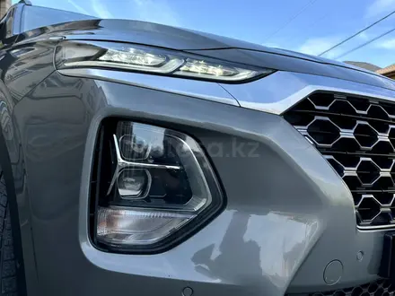 Hyundai Santa Fe 2020 года за 14 200 000 тг. в Караганда – фото 18