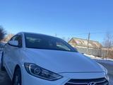 Hyundai Elantra 2018 годаүшін7 500 000 тг. в Уральск – фото 3