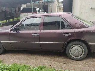 Mercedes-Benz E 230